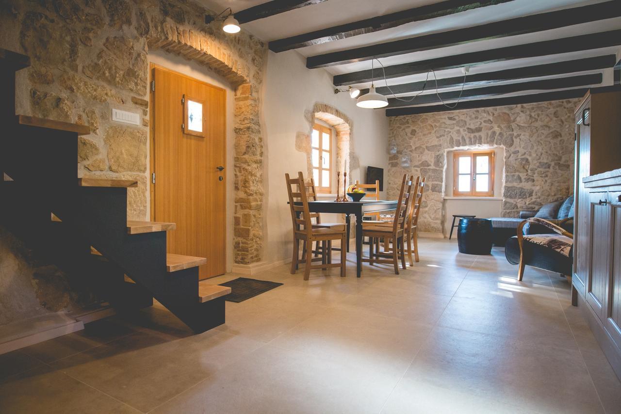 Holiday Home Jela Dobrinj Exterior foto